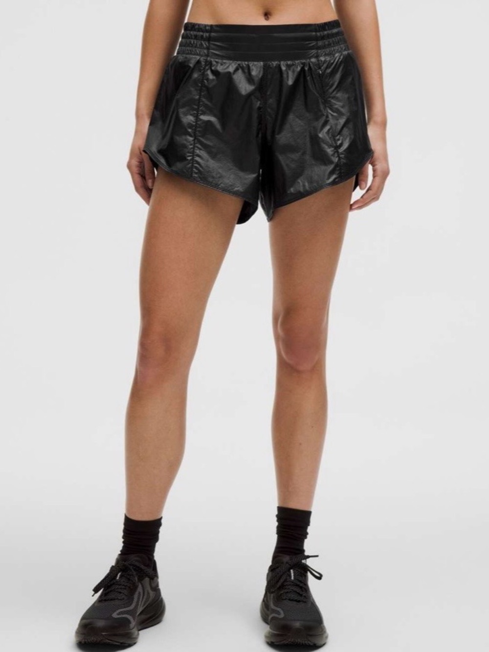 LULULEMON. Hotty Hot Shorts *RARE* Matte Sheen. Size 6.